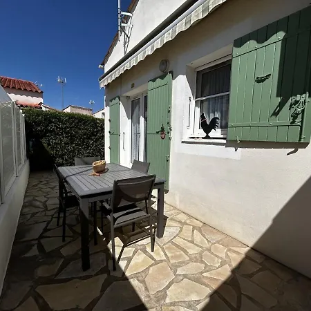 Prázdninový dům Mas Provencal T4 Climatise Avec Parking Et Jardinet Aigues-Mortes