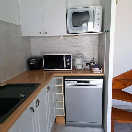 Mas Provencal T4 Climatise Avec Parking Et Jardinet *