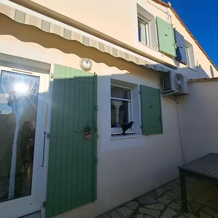 Dom wakacyjny Mas Provencal T4 Climatise Avec Parking Et Jardinet Aigues-Mortes